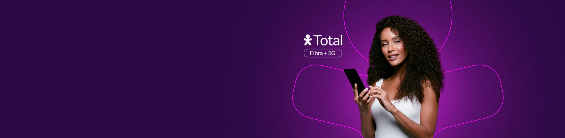 Na imagem, Taís Araújo com um celular. Ao fundo, o Vivinho e o texto: "Vivo Total. Fibra + 5G".