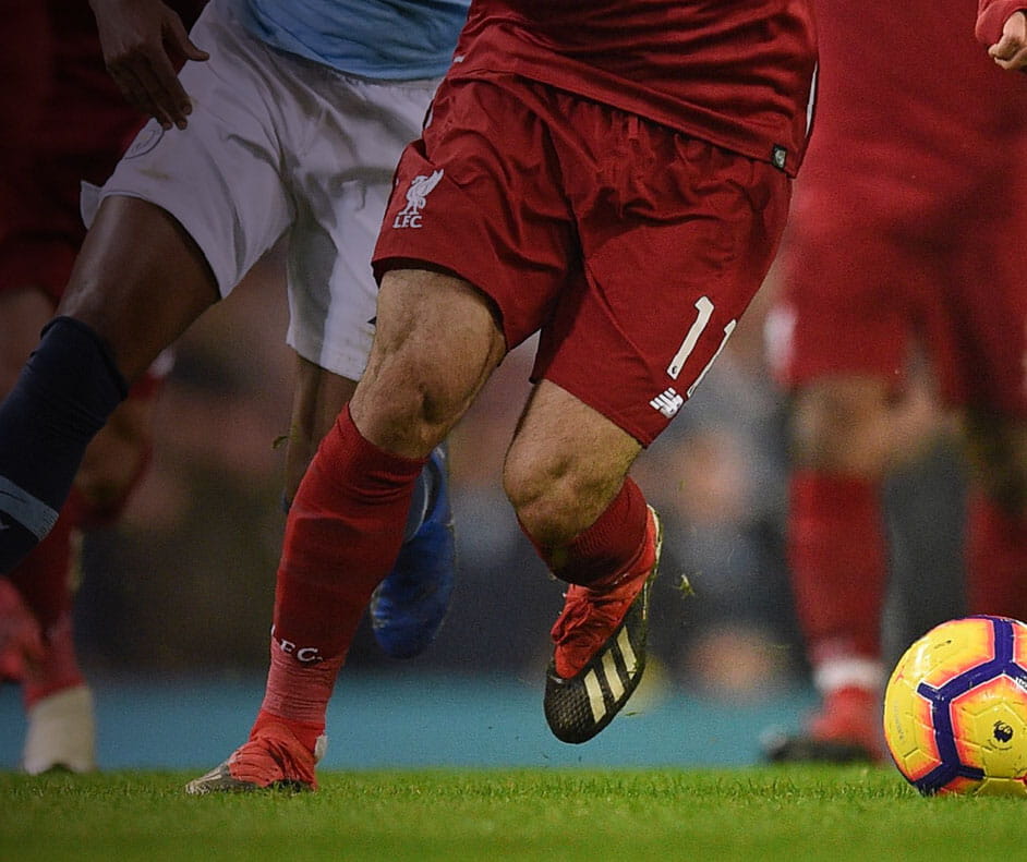 Imagem de um jogador de futebol em atividade