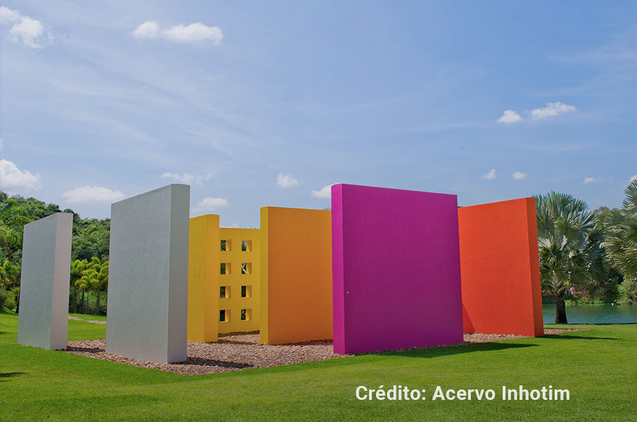 Fotografia de uma das obras do Inhotim.