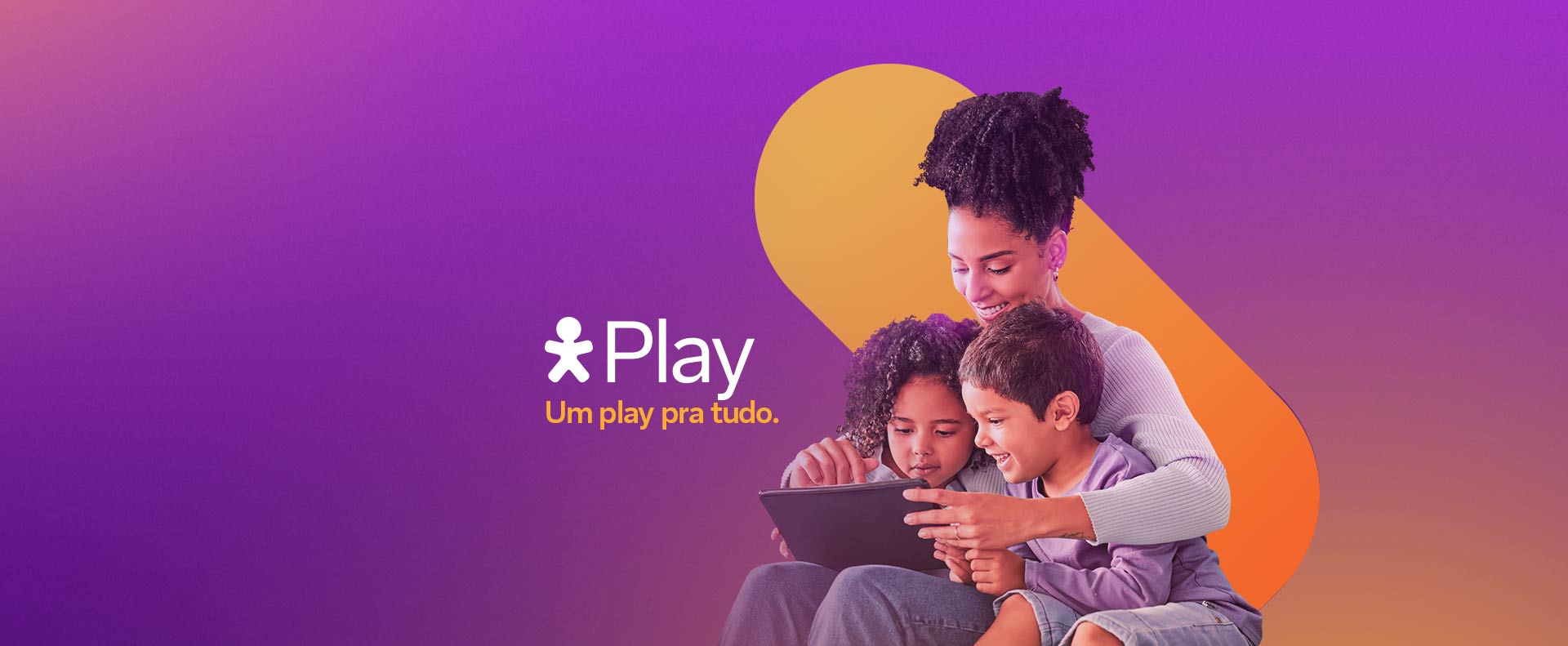 Imagem de uma mulher e duas crianças utilizando um tablet. Lê-se"Vivo Play. Um play pra tudo".