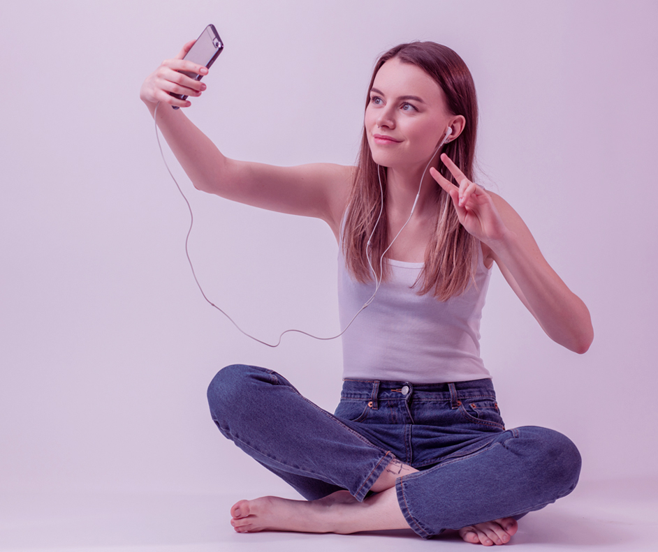 Imagem de menina gravando vídeo