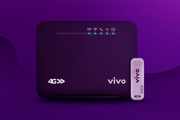 Imagem de um modem box e um pen da Vivo.