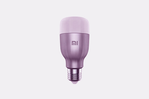 Foto da Lâmpada Inteligente Xiaomi apagada em um fundo claro
