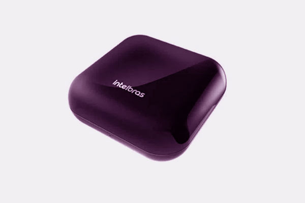 Imagem do Smart Controle Intelbras Izy Connect na cor preto. 