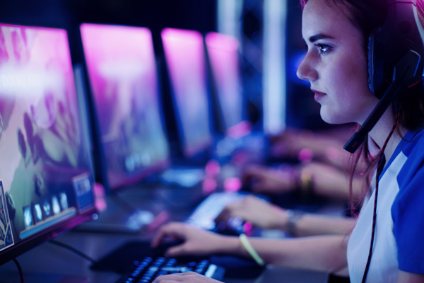 Imagem de menina fazendo streaming