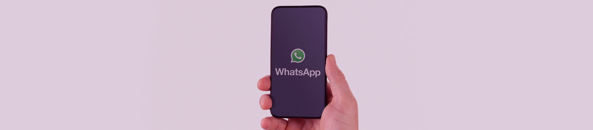 Imagem de smartphone com logotipo do Whatsapp